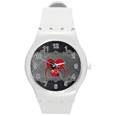 Wonderful Crow On A Heart Round Plastic Sport Watch (M)