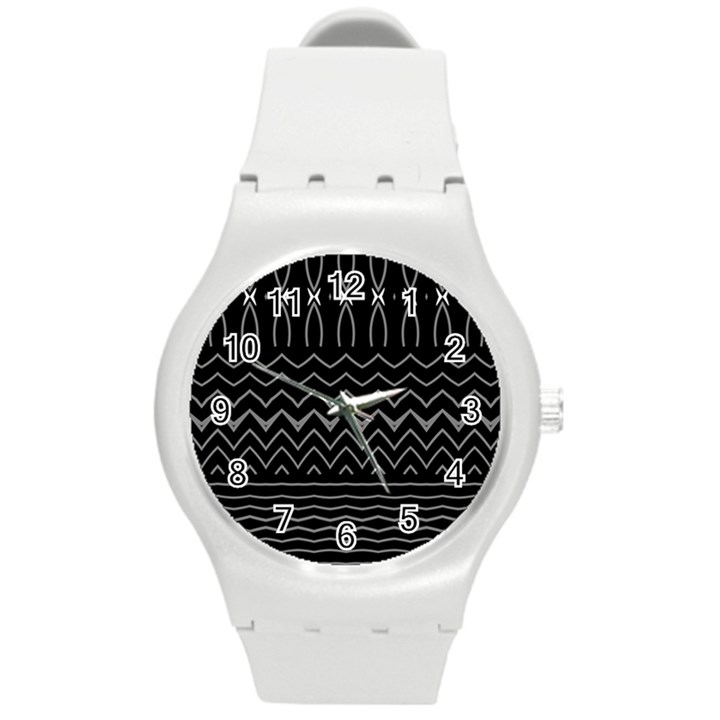 Black and White Minimalist Stripes  Round Plastic Sport Watch (M)