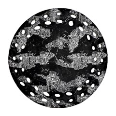 Black And White Cracked Abstract Texture Print Round Filigree Ornament (two Sides)