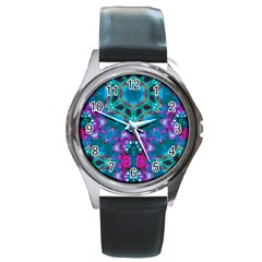 Peacock2 Round Metal Watch by LW323