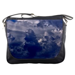 Kingdom of the sky Messenger Bag