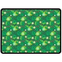 Leaf Clover Star Glitter Seamless Fleece Blanket (Large)