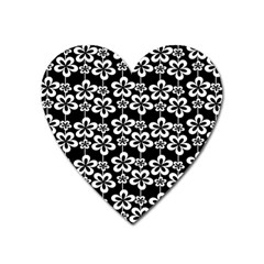 Pattern 106 Heart Magnet by GardenOfOphir