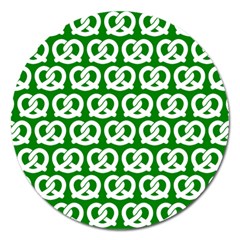 Green Pretzel Illustrations Pattern Magnet 5  (round) by GardenOfOphir