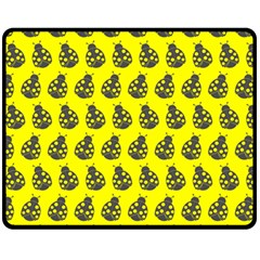 Ladybug Vector Geometric Tile Pattern Fleece Blanket (Medium)