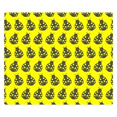 Ladybug Vector Geometric Tile Pattern Premium Plush Fleece Blanket (Small)