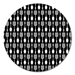 Black And White Spatula Spoon Pattern Magnet 5  (round) by GardenOfOphir