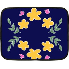 Doodle Flower Leaves Plant Design Fleece Blanket (mini)